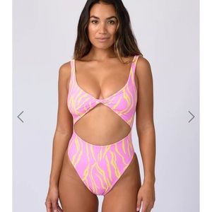 Skatie Chloe one piece M